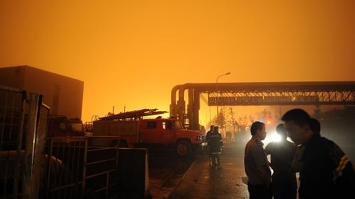 Blasts hit two oil pipelines in Dalian, a port city in northeast China's Liaoning province, July 16, 2010.[Xinhua] 