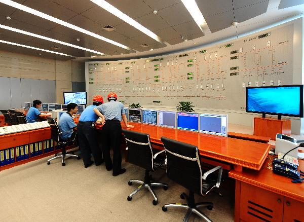 The photo taken on July 21, 2010 shows that engineers work in the control room of the Three Gorges left-bank hydro power plant in Yichang, central China's Hubei Province. 