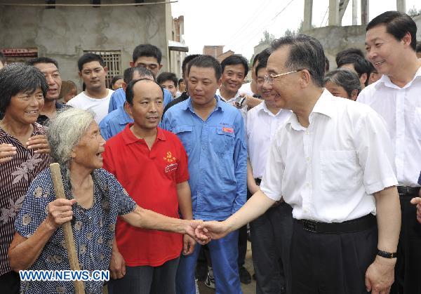 Chinese Premier Wen Jiabao (R, front) visits local residents in Hexie Village of Wangjiaba Township, east China's Anhui Province, July 24, 2010.