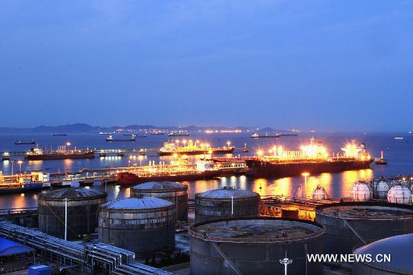 Oil tankers carry the oil for China National Petroleum Corporation (CNPC) in Dalian, northeast China's Liaoning Province, on July 27, 2010. 