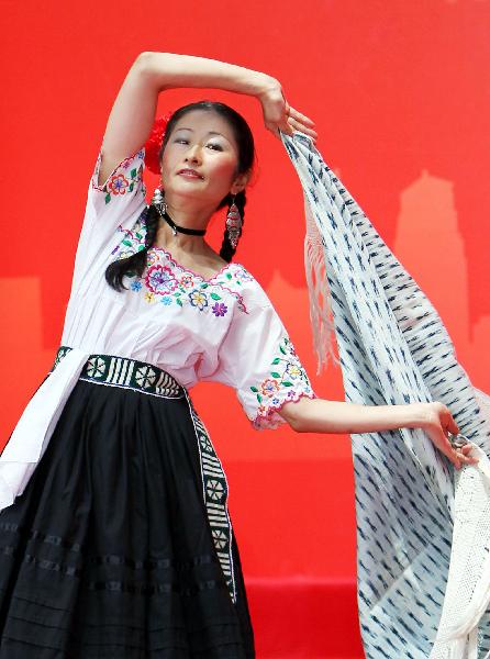 A Peruvian actress performs during a ceremony celebrating the National Pavilion Day for the Republic of Peru, in the 2010 World Expo in Shanghai, east China, July 28, 2010. 