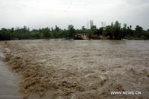 A street is inundated in northwest Pakistan&apos;s Nasir-Bagh, on July 30, 2010. At least 420 people were killed in the flood-hit Khyber Pakhtunkhwa province in northwest Pakistan, said the Pakistani interior minister Rehman Malik on Friday.