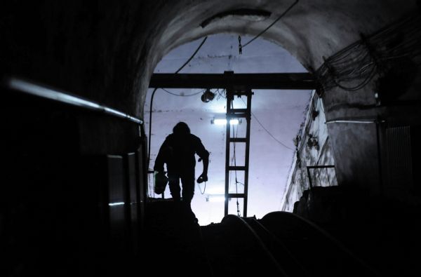 A rescuer gets out of the pit at the Sanyuandong Coal Mine in Baiping Township, Dengfeng City, central China's Henan Province, on Aug. 3, 2010. A gas outburst occurred at the coal mine at 11:19 p.m. Monday, leaving nine people dead and seven still trapped.    (Xinhua/Zhu Xiang) (lb)  