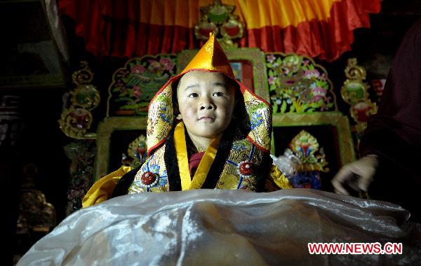 The sixth Living Buddha Dezhub enthrones at Zagor Monastery in Shannan Prefecture of southwest China's Tibet Autonomous Region, Aug. 2, 2010. 