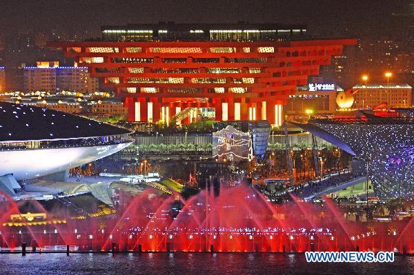 Photo taken on Aug. 7 shows the music fountain in the World Expo Park in Shanghai, east China, Aug. 7, 2010. 