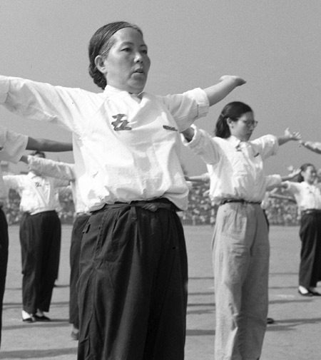 Local residents perform radio gymnastic exercises at a civilian sports meeting in North China's Shanxi province in this file photo taken on Aug 18, 1958. [Xinhua] 