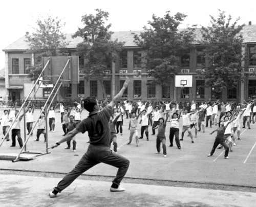 Physical education teachers learn a set of radio gymnastic exercises in Beijing in this file photo taken on Sept 1, 1981. [Xinhua] 