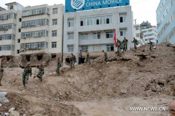 Rescuers dig up silt which submerged a building in landslides-hit Zhouqu County, Gannan Tibetan Autonomous Prefecture in northwest China&apos;s Gansu Province, Aug. 9, 2010. 