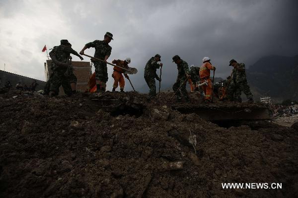 Rescuers search for survivors in the landslide-hit Zhouqu County, Gannan Tibetan Autonomous Prefecture in northwest China's Gansu Province, Aug. 9, 2010. 