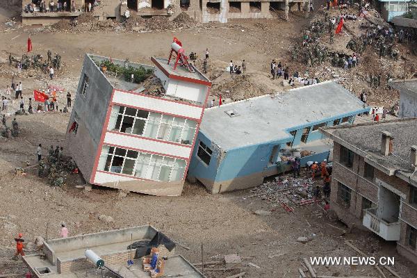 Rescuers work in the landslide-hit Zhouqu County, Gannan Tibetan Autonomous Prefecture in northwest China's Gansu Province, Aug. 9, 2010. 