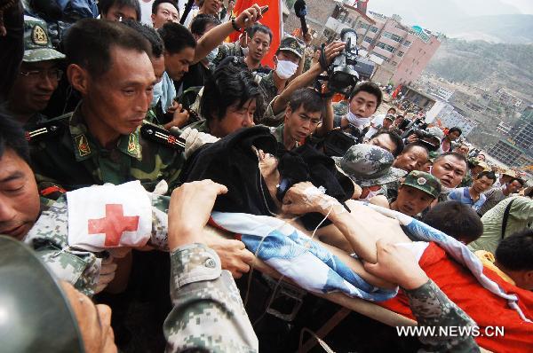 Liuma Shengdai is transported by rescuers in mudslide-hit Zhouqu County, Gannan Tibetan Autonomous Prefecture in northwest China's Gansu Province, Aug. 10, 2010. 