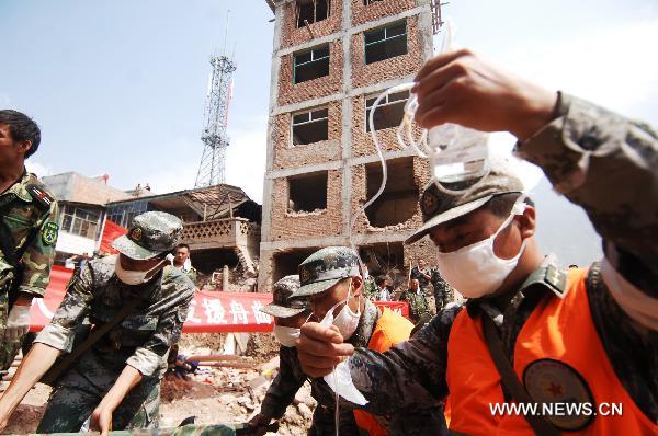 Rescuers give transfusion to survivor Liuma Shengdai in mudslide-hit Zhouqu County, Gannan Tibetan Autonomous Prefecture in northwest China's Gansu Province, Aug. 10, 2010.