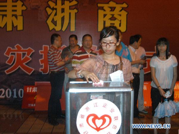 A woman donates for the mudslides-hit Zhouqu County at Dongfanghong Square in Lanzhou, capital of Gansu Province, Aug. 10, 2010.