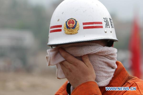 A rescuer sweats off his face in Zhouqu County, Gannan Tibetan Autonomous Prefecture in northwest China's Gansu Province, Aug. 11, 2010. 