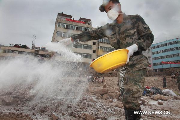 A young soldier disinfects in relics of Zhouqu County, Gannan Tibetan Autonomous Prefecture in northwest China's Gansu Province, Aug. 12, 2010.