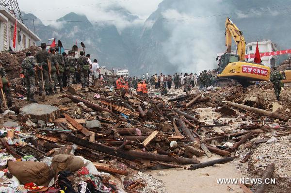 Army soldiers and officers dredge the river channel in landslide-hit Zhouqu County, Gannan Tibetan Autonomous Prefecture in northwest China's Gansu Province, Aug. 12, 2010. 