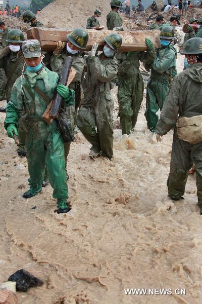 Army soldiers and officers dredge the river channel in landslide-hit Zhouqu County, Gannan Tibetan Autonomous Prefecture in northwest China's Gansu Province, Aug. 12, 2010. 