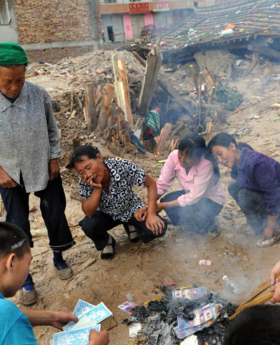 People cry for relatives killed by landslide in Zhouqu County, Gannan Tibetan Autonomous Prefecture in northwest China's Gansu Province, Aug. 12, 2010.