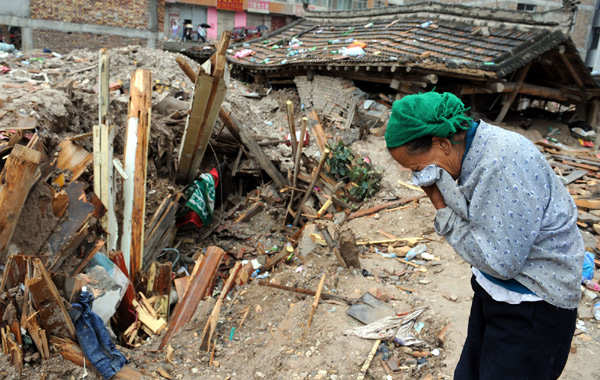 A resident cries for her relative killed by landslide in Zhouqu County, Gannan Tibetan Autonomous Prefecture in northwest China's Gansu Province, Aug. 12, 2010. 