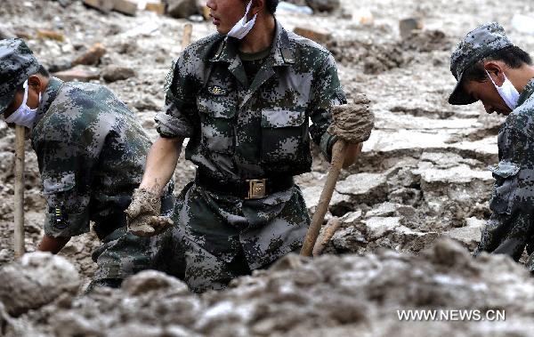 Rescuers work at landslide-hit Zhouqu County, Gannan Tibetan Autonomous Prefecture in northwest China's Gansu Province, Aug. 12, 2010. 