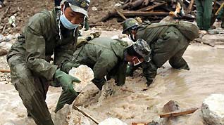 Rescuers work at landslide-hit Zhouqu County, Gannan Tibetan Autonomous Prefecture in northwest China's Gansu Province, Aug. 12, 2010.