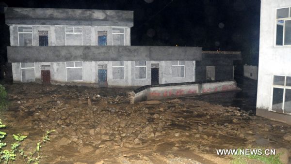 The photo taken late Aug. 12, 2010 shows mud and stones flooding into residential houses at Jiuguan Village of Wenxian County, northwest China's Gansu Province. Five villages of Wenxian County encountered with landslides triggered by continuous heavy rains, with no casaulties but nine residential houses, two roads and parts of power networks damaged. (Xinhua/Liu Eryin) (zn) 