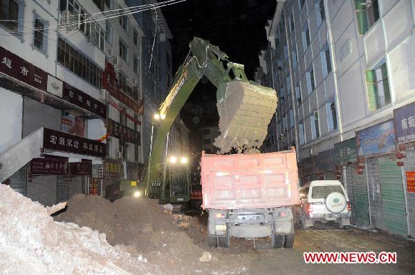 A shovel truck clears up silt in landslide-hit Zhouqu County, northwest China&apos;s Gansu Province, early Aug. 13, 2010.