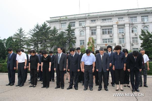 Staff members of the Chinese Embassy to the Democratic People's Republic of Korea (DPRK) pay a silent tribute to the victims of the Aug. 8 mudslide disaster in Zhouqu County, Gannan Tibetan Autonomous Prefecture in northwest China's Gansu Province, in Pyongyang Aug. 15, 2010.