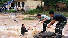 Rescuers save a people at Shuiyu Village in Xinxiang, central China's Henan Province, Aug. 19. 2010.