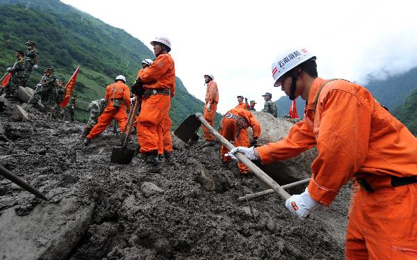 Rescuers work in mudslides-hit Puladi Township of Gongshan Drung-Nu Autonomous County, southwest China's Yunnan Province, Aug. 19, 2010. 