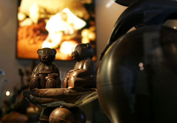 Chocolate bears are displayed at Belgium-EU Pavilion of the Expo Park in Shanghai, Aug 21, 2010. [Xinhua]