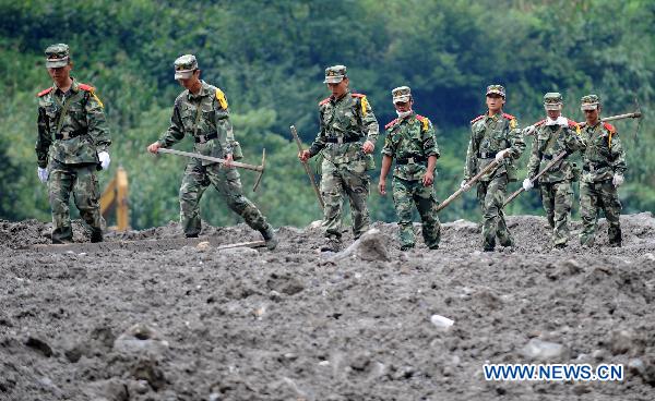 Rescuers search for missing people in Puladi Town, Gongshan of southwest China's Yunnan Province, Aug. 22, 2010.
