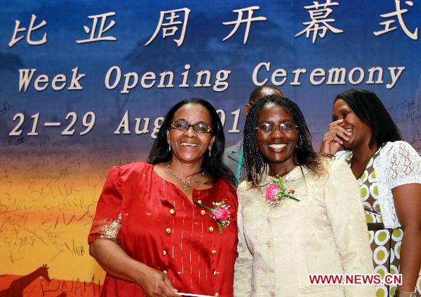 Guests from Namibia pose for group photos during the opening ceremony of Namibia Week at the 2010 World Expo in Shanghai, east China, Aug. 23, 2010.