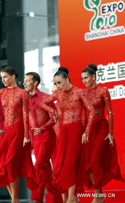 Ukraine's artists perform during a ceremony marking the National Pavilion Day of Ukraine at the 2010 World Expo in Shanghai, east China, Aug. 24, 2010. 