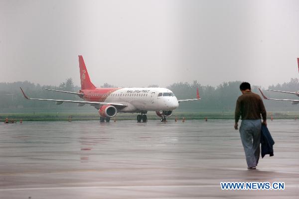 A plane of Henan Airlines parks on the tarmac at the Xinzheng International Airport in Zhengzhou, capital of central China&apos;s Henan Province, Aug. 25, 2010. 