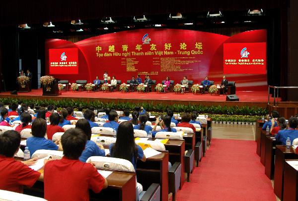 Youngsters from China and Vietnam attend a friendly forum held in Nanning, capital of southwest China's Guangxi Zhuang Autonomous Region, Aug. 28, 2010. 