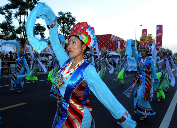 Traditional dance of Tibet is performed in a parade on Sept 3.