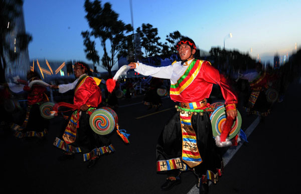 Dancers from Tibet perform with traditional waist drums in a parade on Sept 3. 