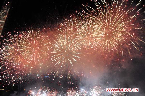 Photo taken on Sept. 6, 2010 in Shenzhen, south China's Guangdong Province, shows fireworks which is set off to celebrate the 30th anniversary of the establishing of Shenzhen Special Economic Zone. 
