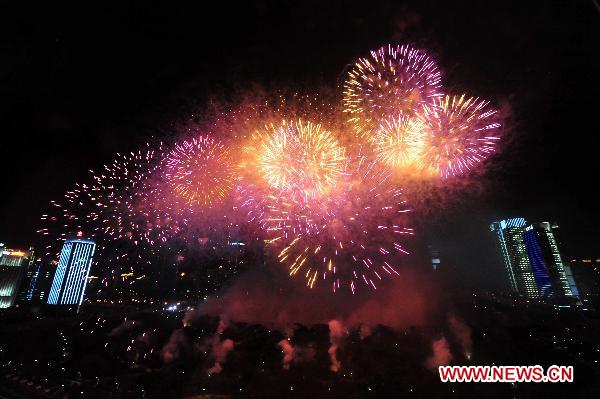 Photo taken on Sept. 6, 2010 in Shenzhen, south China&apos;s Guangdong Province, shows fireworks which is set off to celebrate the 30th anniversary of the establishing of Shenzhen Special Economic Zone. 