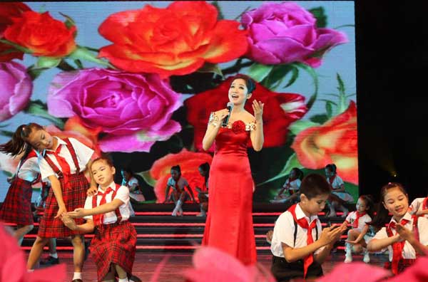 Deaf students at a special education school in Beijing's Dongcheng district participate in a performance to celebrate the upcoming Teachers Day, Sept 7, 2010.