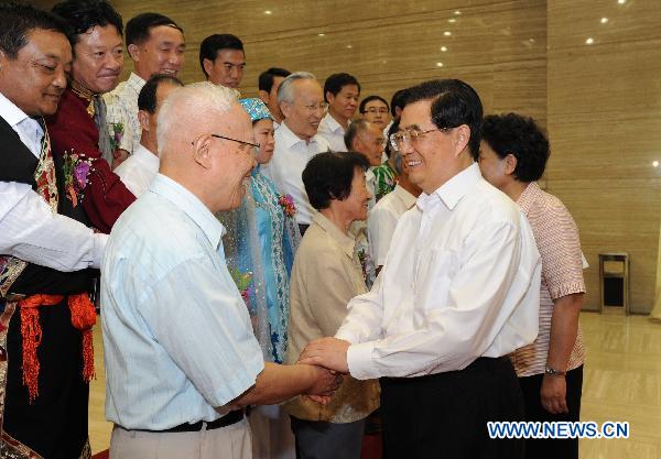 Chinese President Hu Jintao meets with national model teachers and teachers who made outstanding contributions during the country's earthquake-relief work in Beijing, Sept. 9, 2010, ahead of the Teachers' Day that falls on Friday.