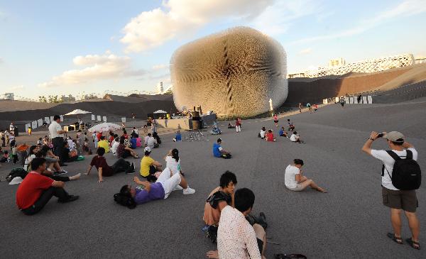 Visitors rest outside the Seed Cathedral, the pavilion of the United Kingdom, at the Expo Park in east China's Shanghai Sept. 9, 2010.