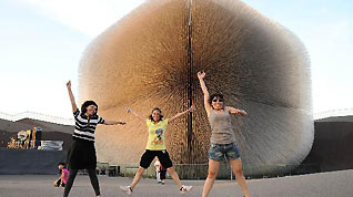 Visitors have photos taken outside the Seed Cathedral, the pavilion of the United Kingdom, at the Expo Park in east China's Shanghai Sept. 9, 2010.