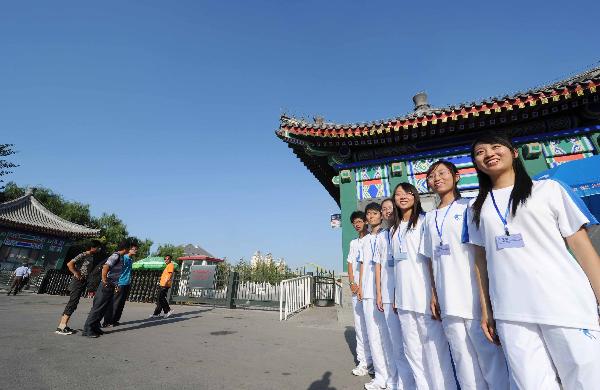 Volunteers offer services outside the Memorial Hall of Zhou Enlai and Deng Yingchao in Tianjin, north China, Sept. 11, 2010. 