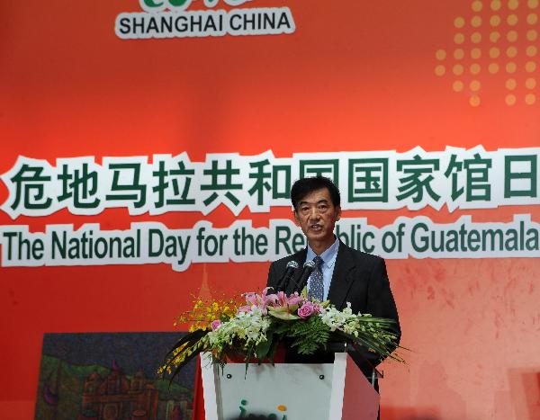 Li Jianping, vice president of the Chinese People&apos;s Association for Friendship with Foreign Countries (CPAFFC), addresses the ceremony to mark the National Pavilion Day for the Republic of Guatemala at the 2010 World Expo Park in Shanghai, east China, Sept. 15, 2010.