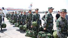 Members of a Chinese medical team arrive in Karachi, southern Pakistan, on Sept. 20, 2010. The 94-member Chinese medical team arrived in Karachi on Monday to take part in relief work in southern Pakistan's Sindh Province.
