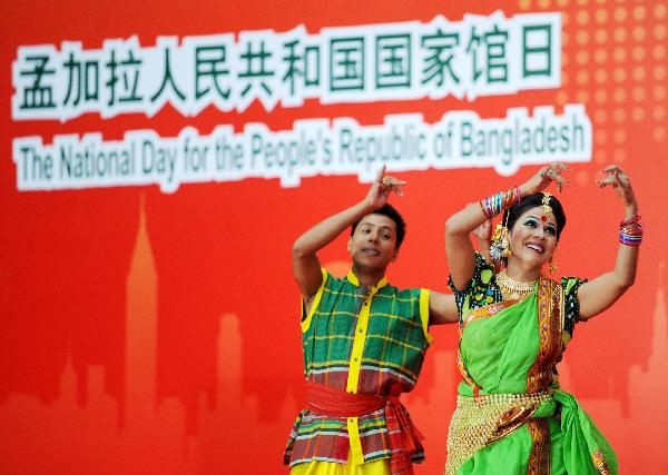 Bangladeshi dancers perform at the ceremony to mark the National Pavilion Day for Bangladesh at the 2010 World Expo in Shanghai, east China, Sept. 20, 2010.
