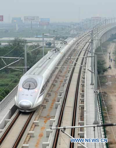A train runs on Shanghai-Hangzhou High-Speed Railway, Sept. 28, 2010. 
