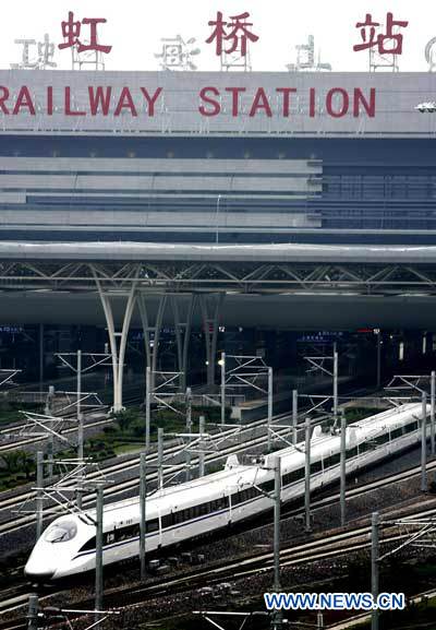 A train departs from Hongqiao Railway Station in Shanghai, east China, Sept. 28, 2010. 